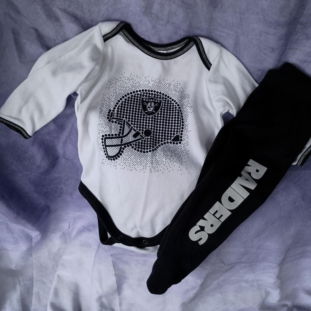 NFL Las Vegas Raiders Football 2pc Bodysuit Footie Set